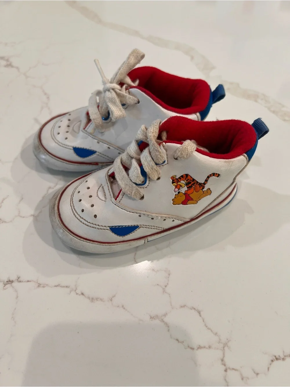Vintage Kids White and Red High-Top Sneakers with Tigger Graphic